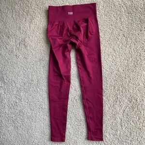 Tier Activewear Maroon Seamless Scrunch Mid Rise Leggings Size XS Train Contour